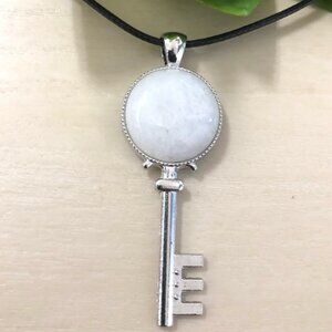White Quartz Crystal Natural Stone Key Shaped Pendant Necklace Healing Gemstone